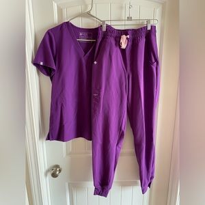 FIGS - Magic Purple Scrub Set (2/2)